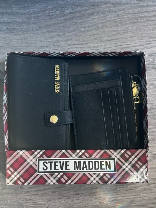 Steve Madden Handbags - Steve Madden Black Wallet and Card Case with Gold Logo and Snap
